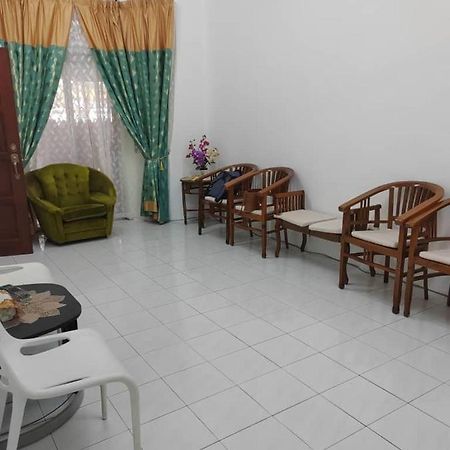De' Aman Homestay Джитра Екстериор снимка